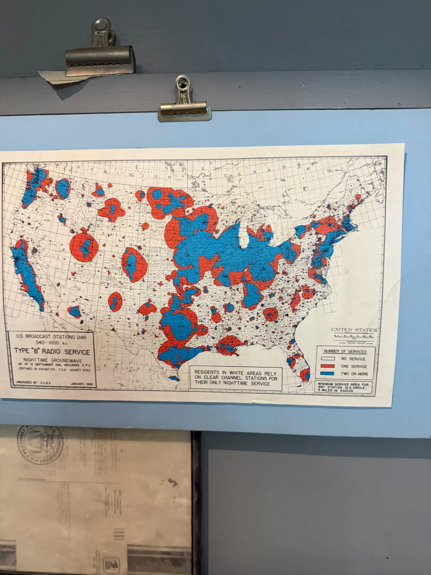 Vintage United States nighttime AM radio service map dated 1962, with red and blue radio coverage areas